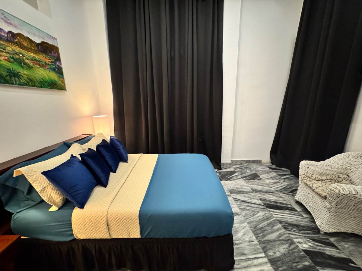 Signature Room thumbnail 3