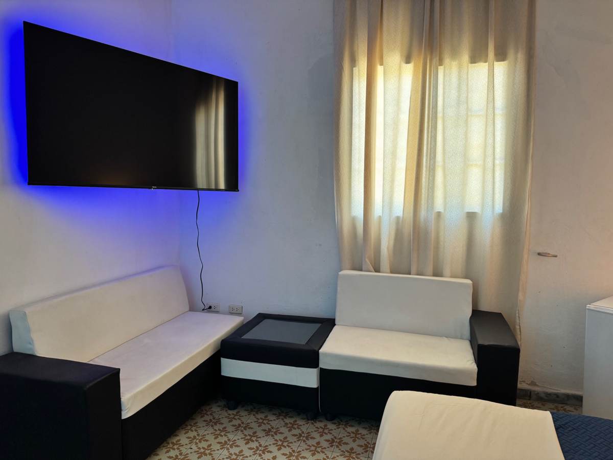 Vedado King Room thumbnail 3